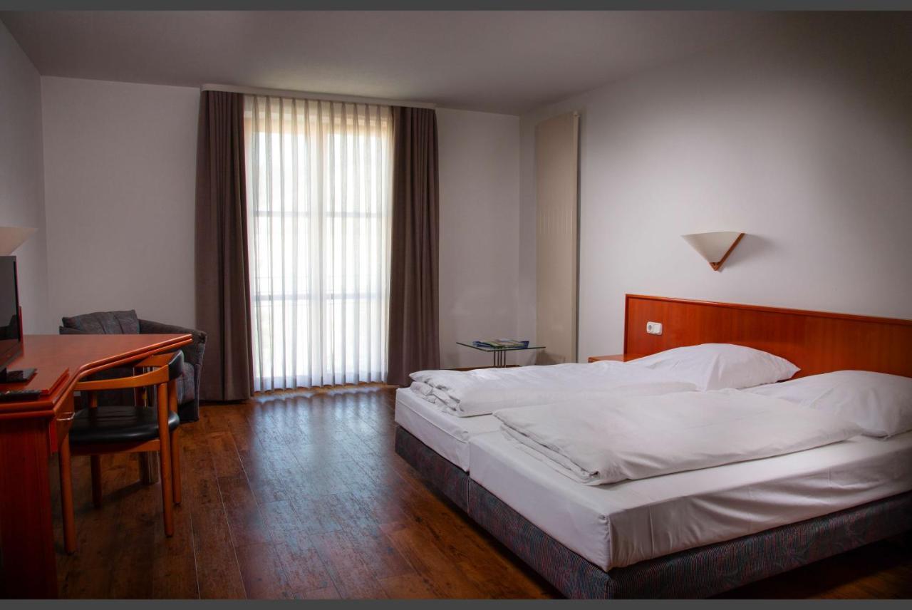 Altstadthotel Brauereigasthof Winkler Berching Esterno foto