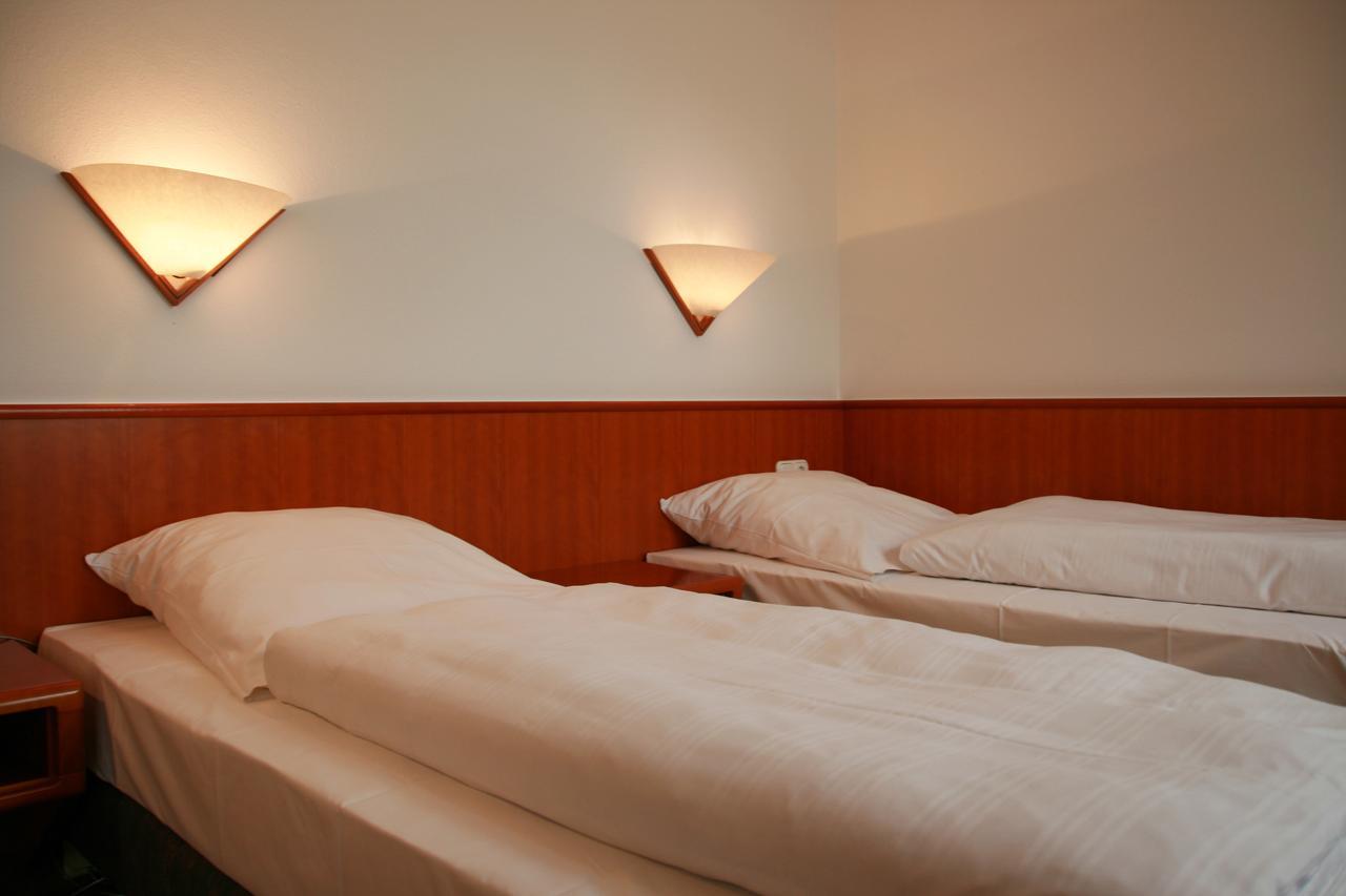 Altstadthotel Brauereigasthof Winkler Berching Esterno foto