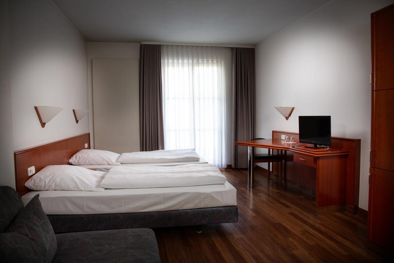 Altstadthotel Brauereigasthof Winkler Berching Esterno foto